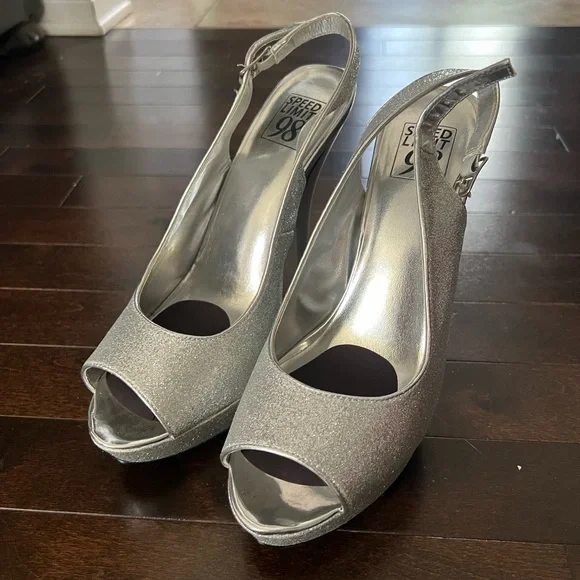 Heels - Picture 1 of 1